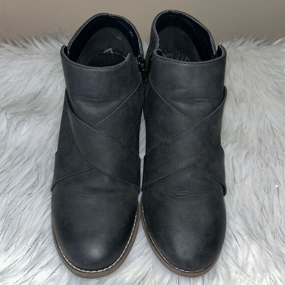 Maurices 11M Black Alexis Cross Strap Wedge Bootie - Picture 3 of 12